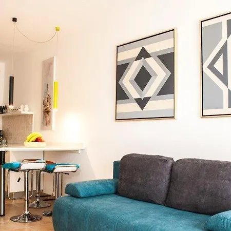 Kristy Apartment *